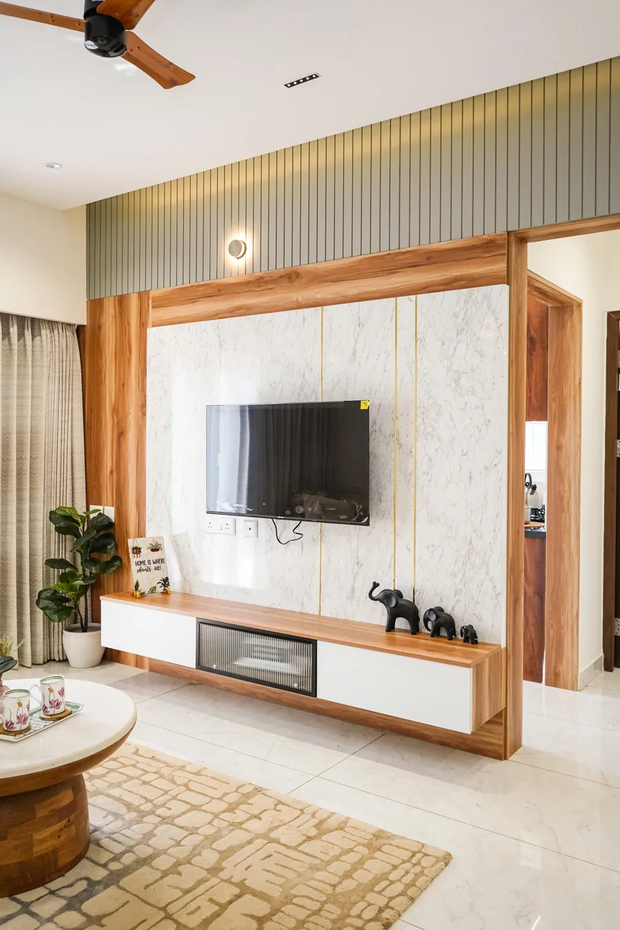 Stone-look and veneer wall panelling in a Nuvora living room